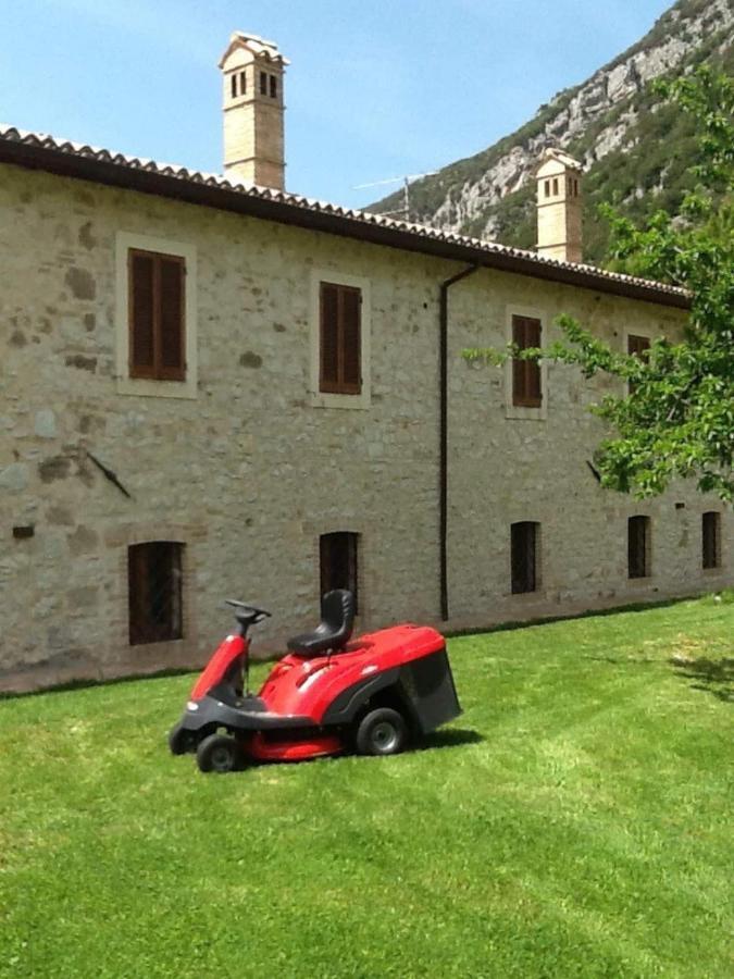 Casa Ridente Nella Valle Del Menotre Con Giardino Pale Exterior photo