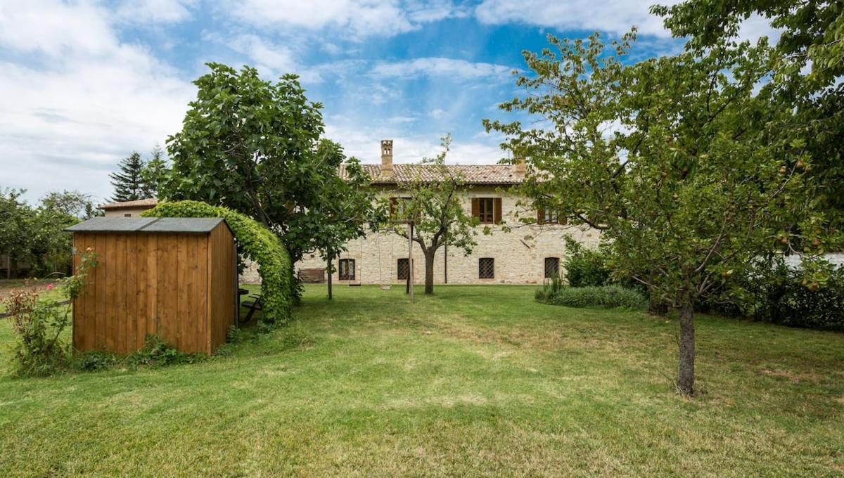Casa Ridente Nella Valle Del Menotre Con Giardino Pale Exterior photo