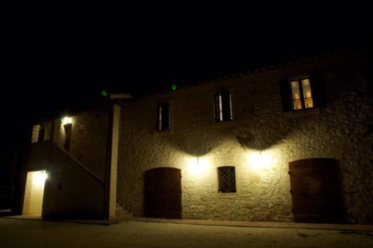 Casa Ridente Nella Valle Del Menotre Con Giardino Pale Exterior photo